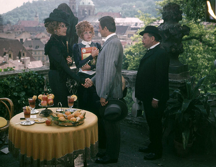 Adéla ještě nevečeřela
(1977)