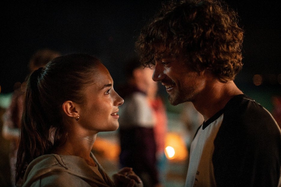 Láska vlny přenáší
(2022)