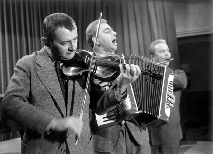 Mezi námi zloději
(1963)