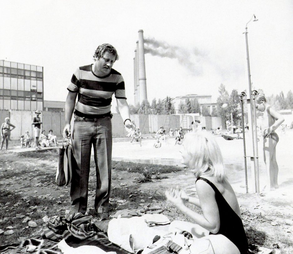 Panelové vztahy
(1982)