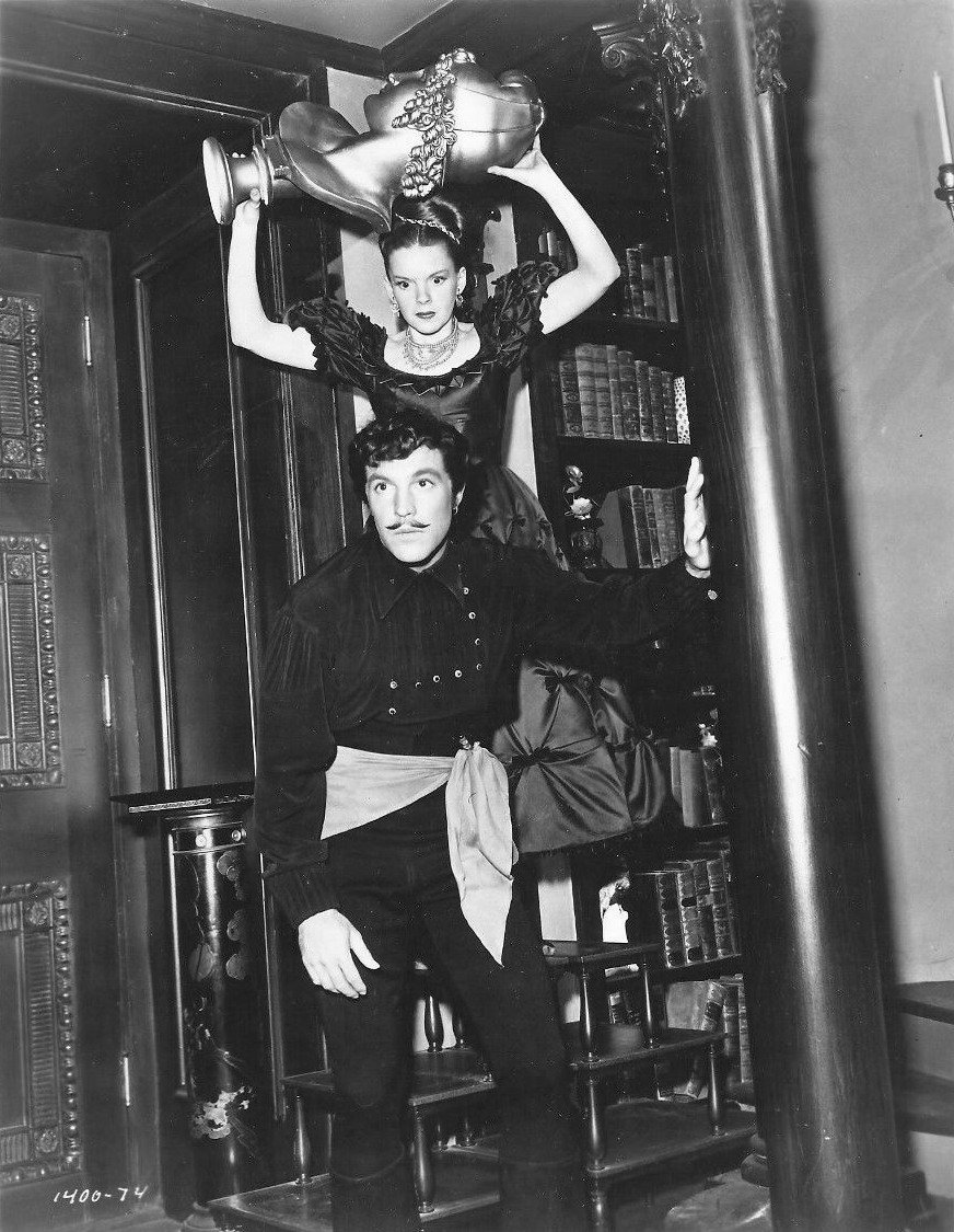 Pirát
(1948)