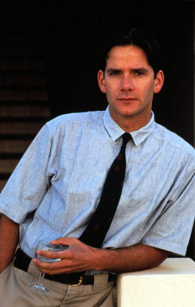 Pod ochranou nebes
(1990)