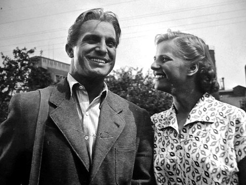 Přicházejí z tmy
(1953)