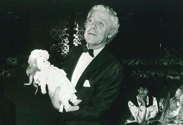 Přirozená velikost
(1974)