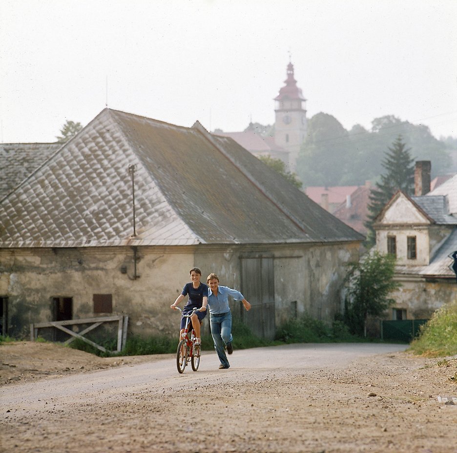 Řeknem si to příští léto
(1977)