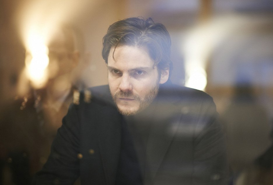 S tváří anděla
(2014)