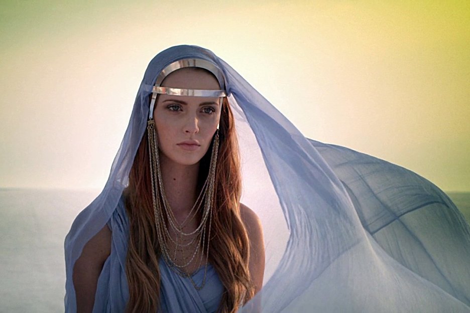 Sága: Prokletí stínů
(2013)