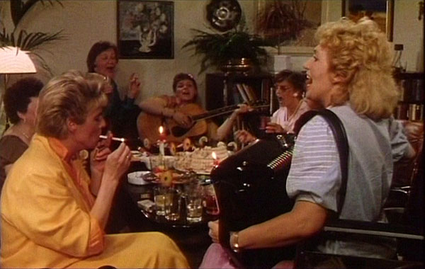 Stella jede na prázdniny
(1986)