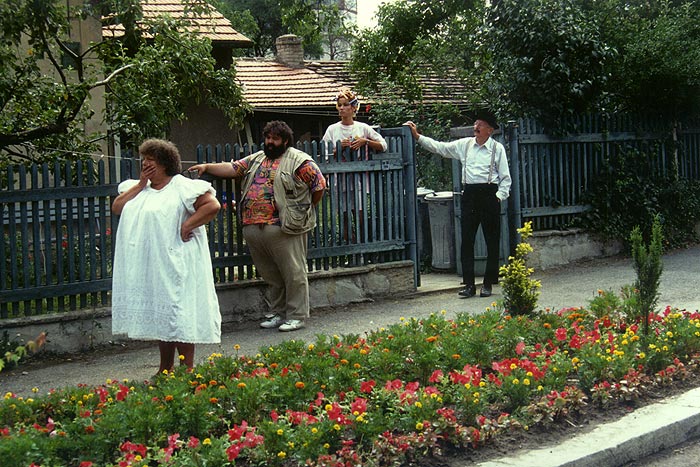 Trhala fialky dynamitem
(1992)