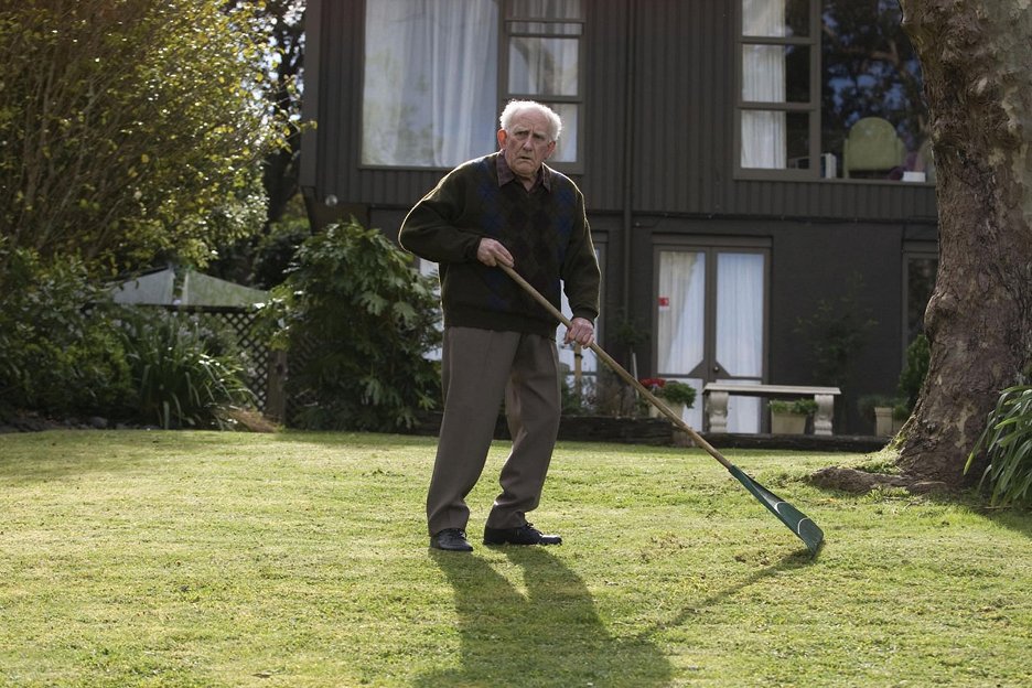 Under the Mountain
(2009)