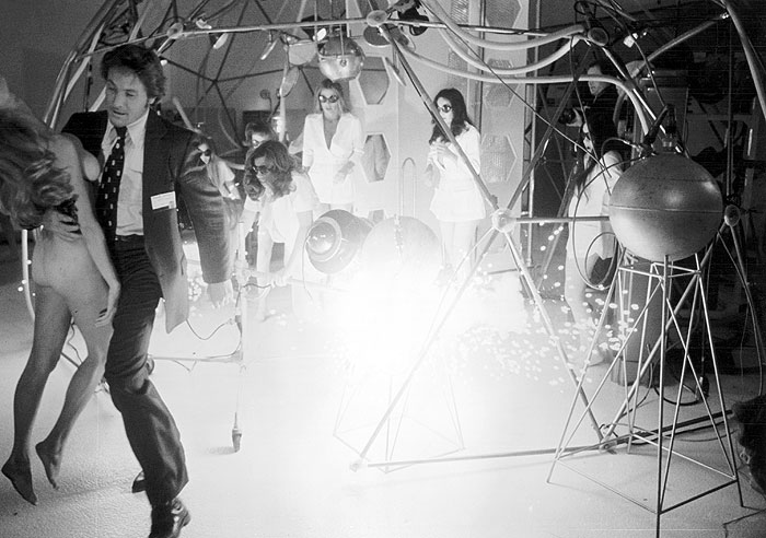 Útok včelích panenek
(1973)