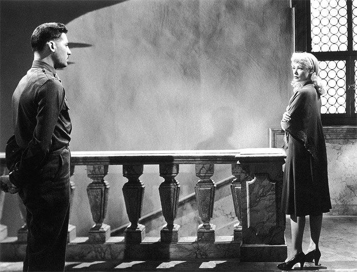 Zvon pro Adano
(1945)