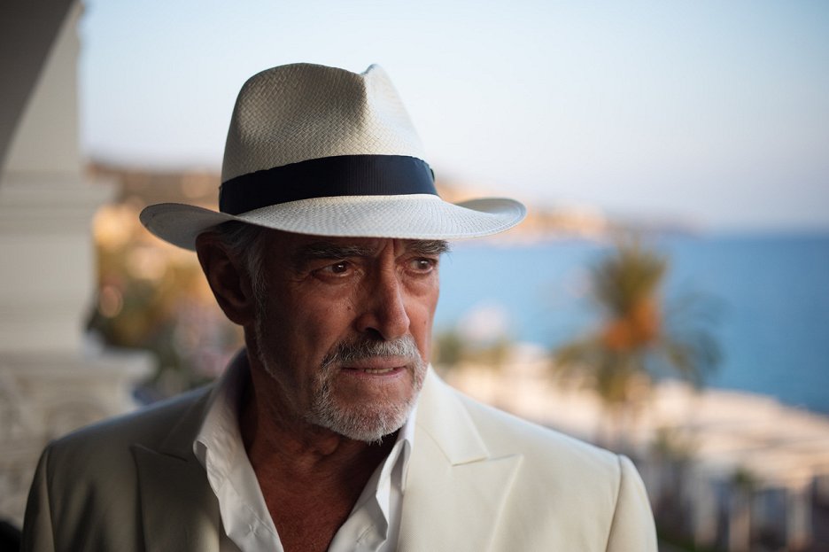 Odlesk v mrtvém diamantu
(2025)