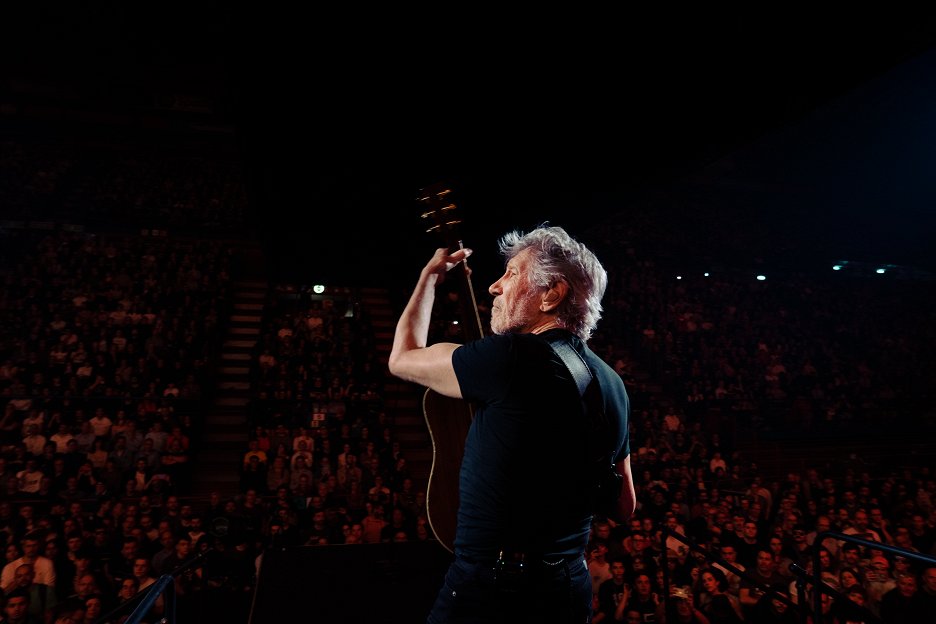 Roger Waters – This Is Not a Drill – Live from Prague
(2023)